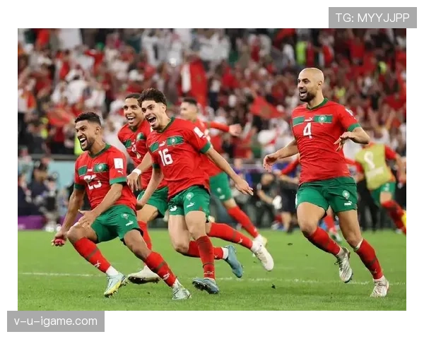 阿什拉夫创纪录成最年轻足球新星，闪耀赛场树立榜样