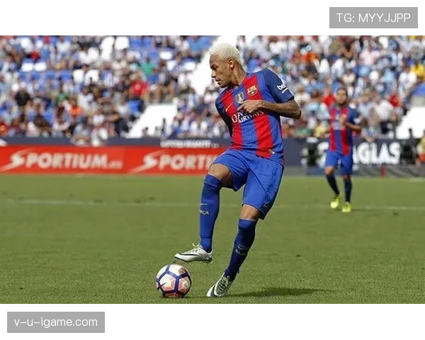 内马尔炫技双脚控球惊艳亮相，精湛球技再引足坛关注