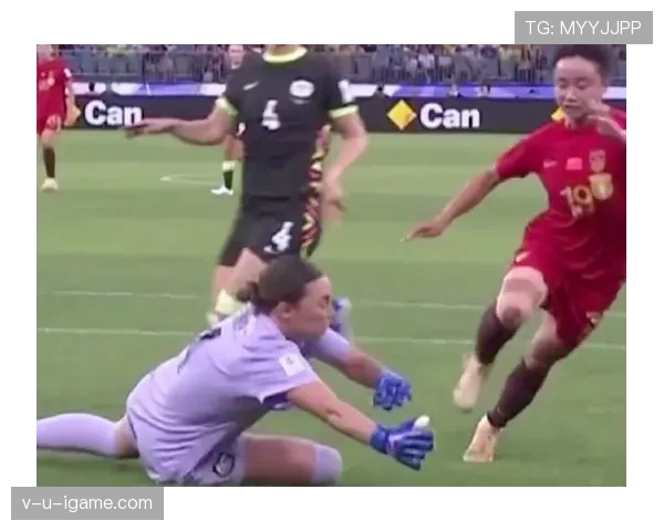 门将出击犯规，为何有时不判点球？